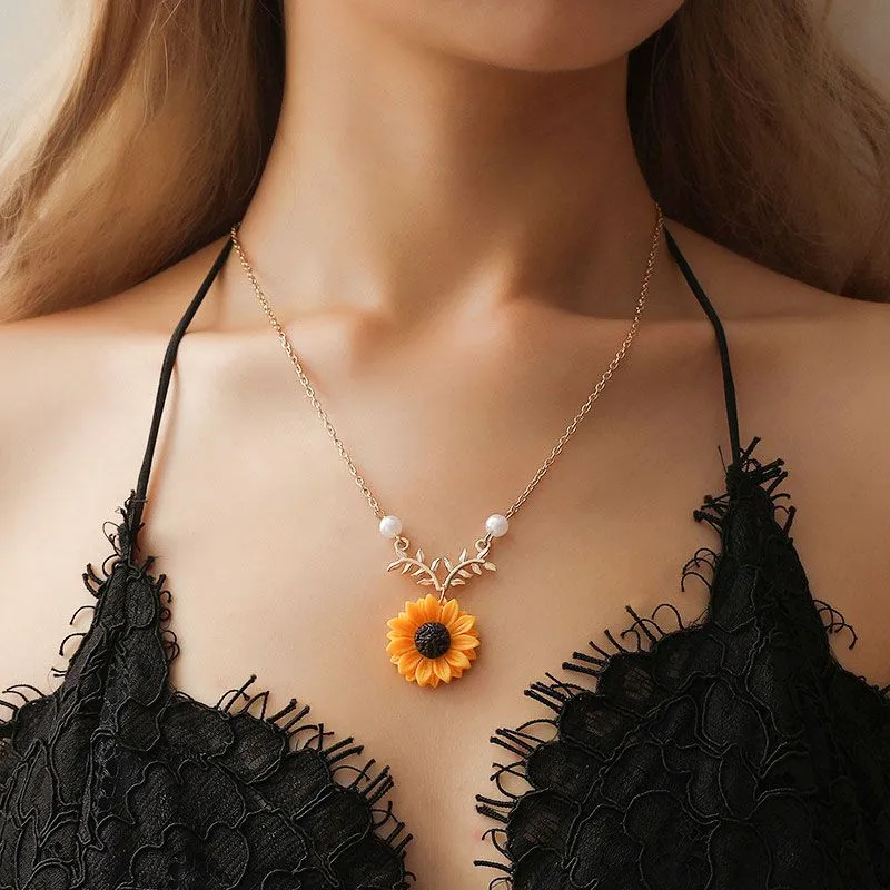 Fashion Sweet Young Lady Style Colored Resin Sunflower Pendant Necklace