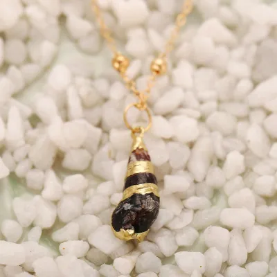 Wholesale Women Shell Pearl Pendant Necklace With Water Wave Chain