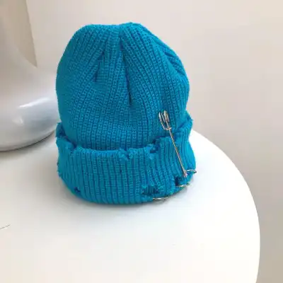 Unique Paper Clip Decoration Solid Color Acrylic Knitted Beanie Hat for Unisex Teenage Youth