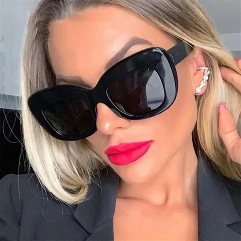 Fashion Big Frame Rivet Decoration Oval Sunglasses