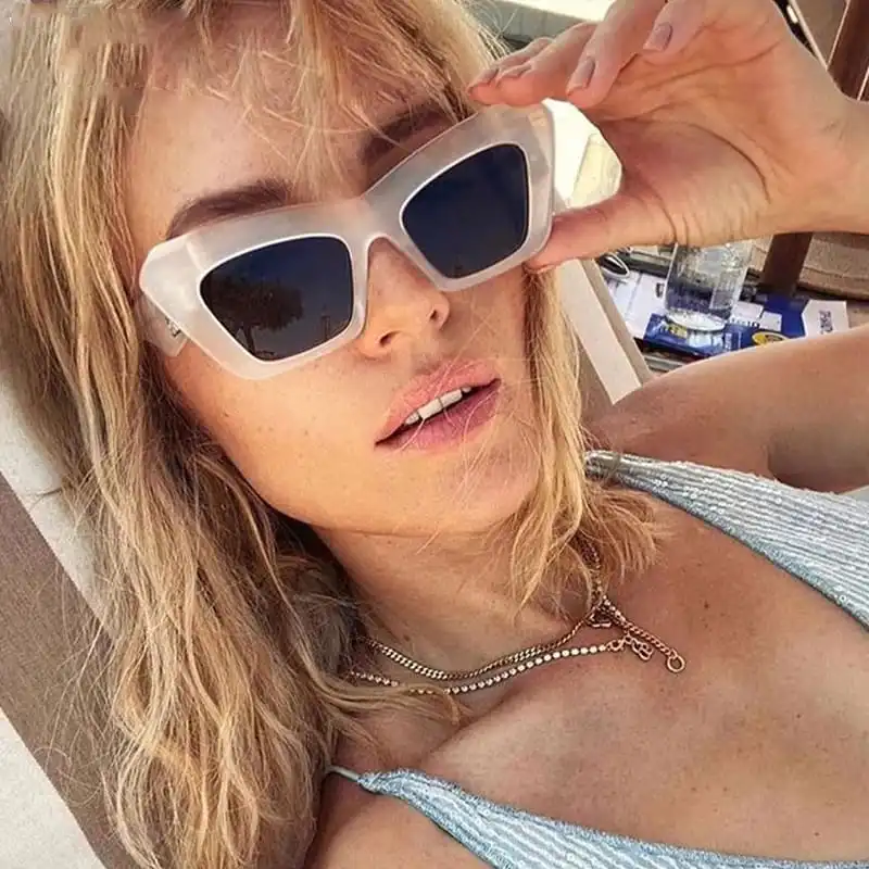 Unique Triangle Cat-Eye Vintage Sunglasses with PC Lens and Plastic Metal Frame