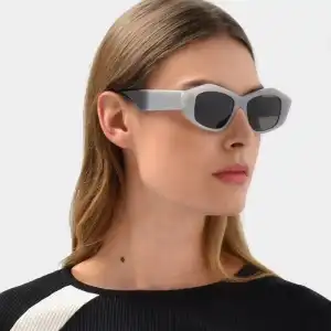 Retro Irregular Shape Design UV400 Sunglasses
