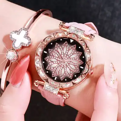 Fashion Rhinestone Decorated Flower Pattern Quartz Watch for Women