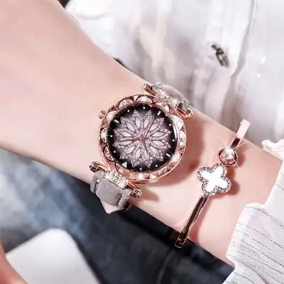Fashion Rhinestone Decorated Flower Pattern Quartz Watch for Women