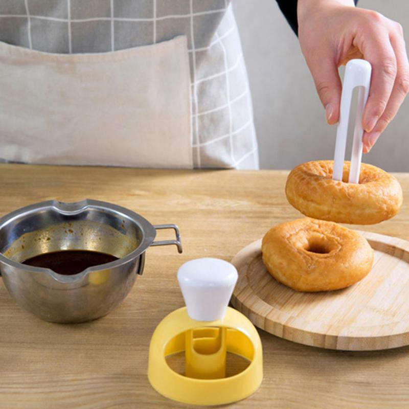 Wholesale Large Dipped Tongs Imprinted Biscuit Hollow Bread Donut