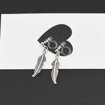 Women Retro Feather Shaped Alloy Earrings