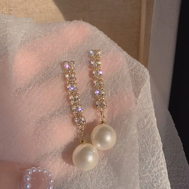 Women Temperament Rhinestone Pearl Decorative Earrings