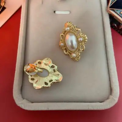 Women Retro Pearl Decorative Vintage Earrings Alloy Unisex