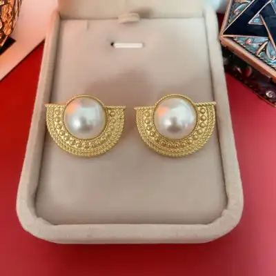 Women Retro Pearl Decorative Vintage Earrings Alloy Unisex
