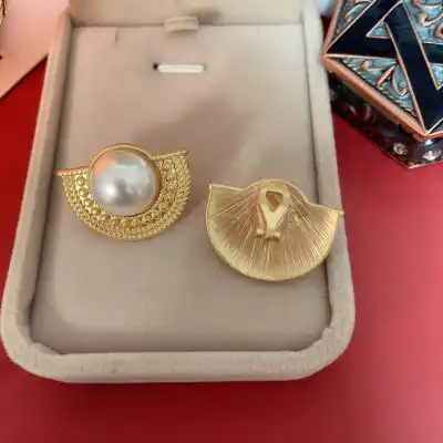 Women Retro Pearl Decorative Vintage Earrings Alloy Unisex