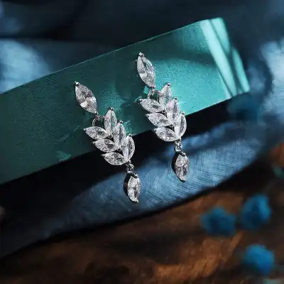 Women Fashion Rhinestone Decorative Geometric Earrings