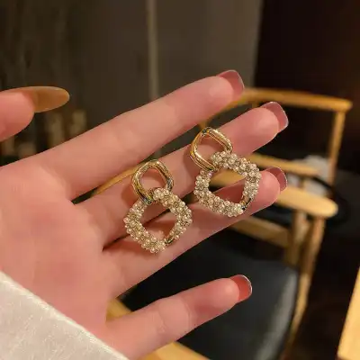 Women Fashion Pearl Decorative Alloy Earrings