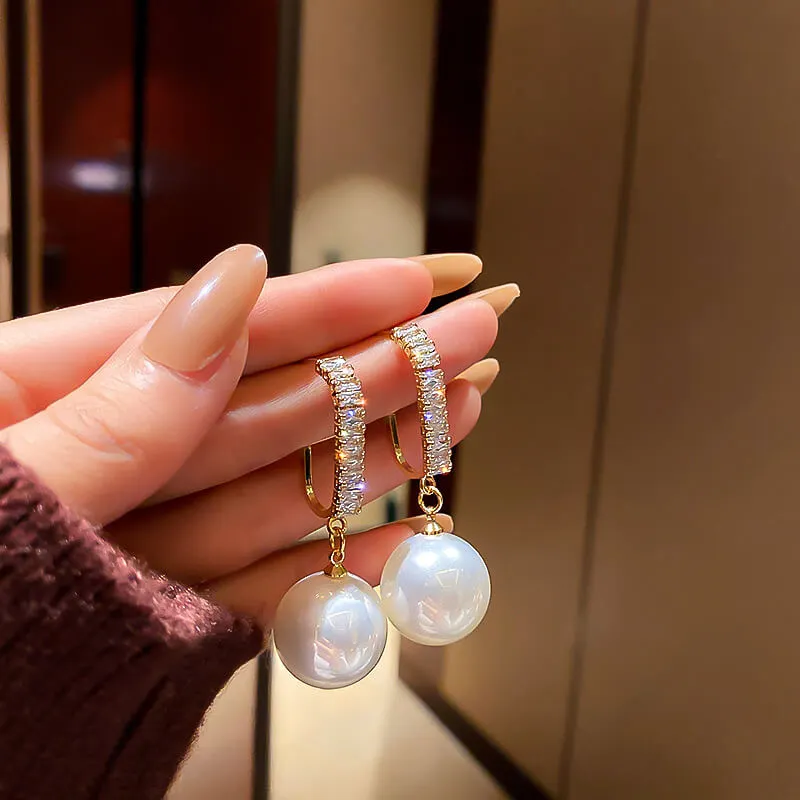 Women Fashion Rhinestone and Pearl Decorative Drop Earrings