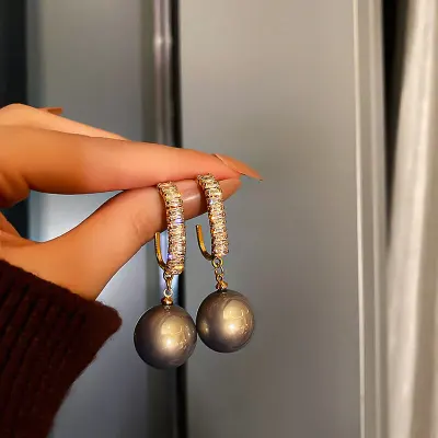 Women Fashion Rhinestone and Pearl Decorative Drop Earrings