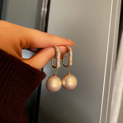 Women Fashion Rhinestone and Pearl Decorative Drop Earrings
