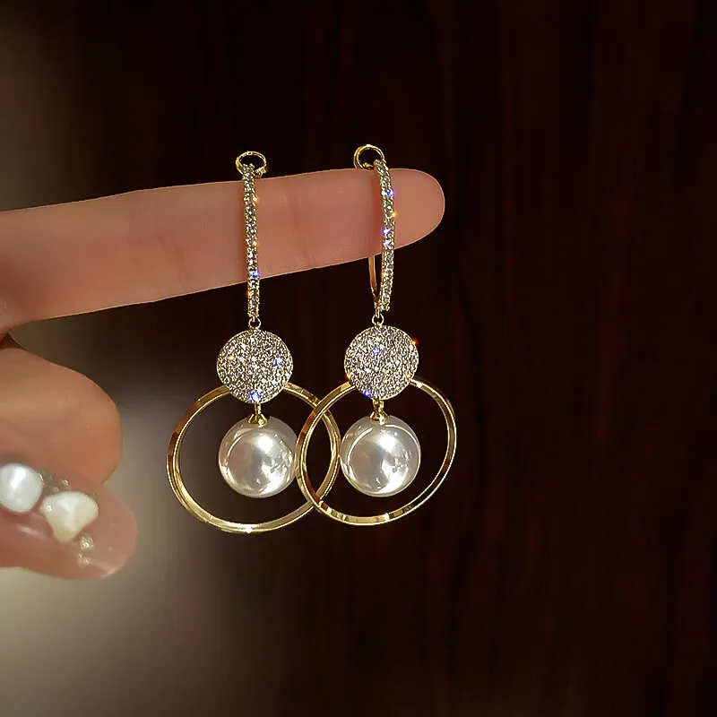 Women Fashion Rhinestone And Pearl Decorate Earrings