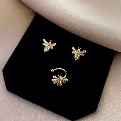 3pcs/set Women Fashion Bee Shape Rhinestone Decorate Earrings Set