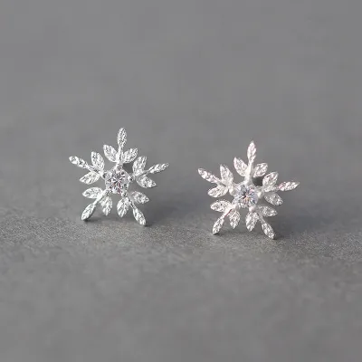 Women Temperament Snowflake Shape Design Silver Stud Earrings