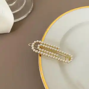 Women Pearl Decorative Paper Clip Shaped Hair Clip