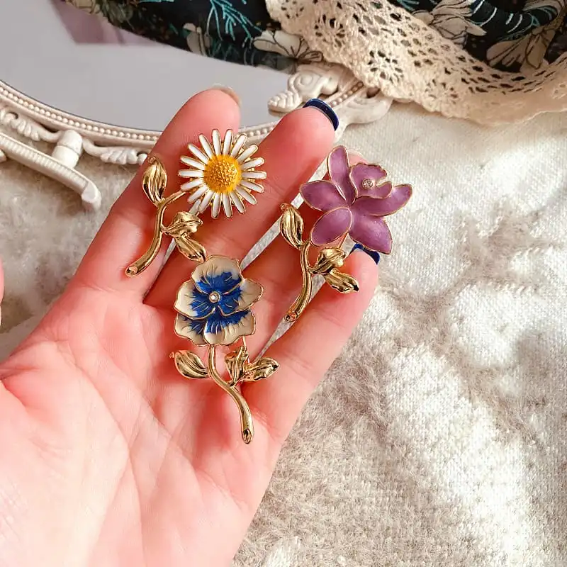 Women Ethnic Temperament Flower Shaped Design Brooch