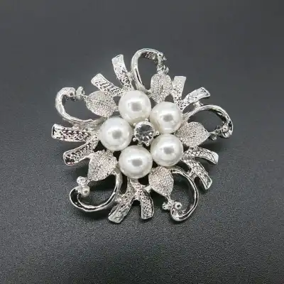 Women Fashion Pearl Decorative Brooch Floral Alloy