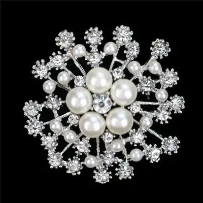 Women Fashion Pearl Decorative Snowflake Shaped Brooch