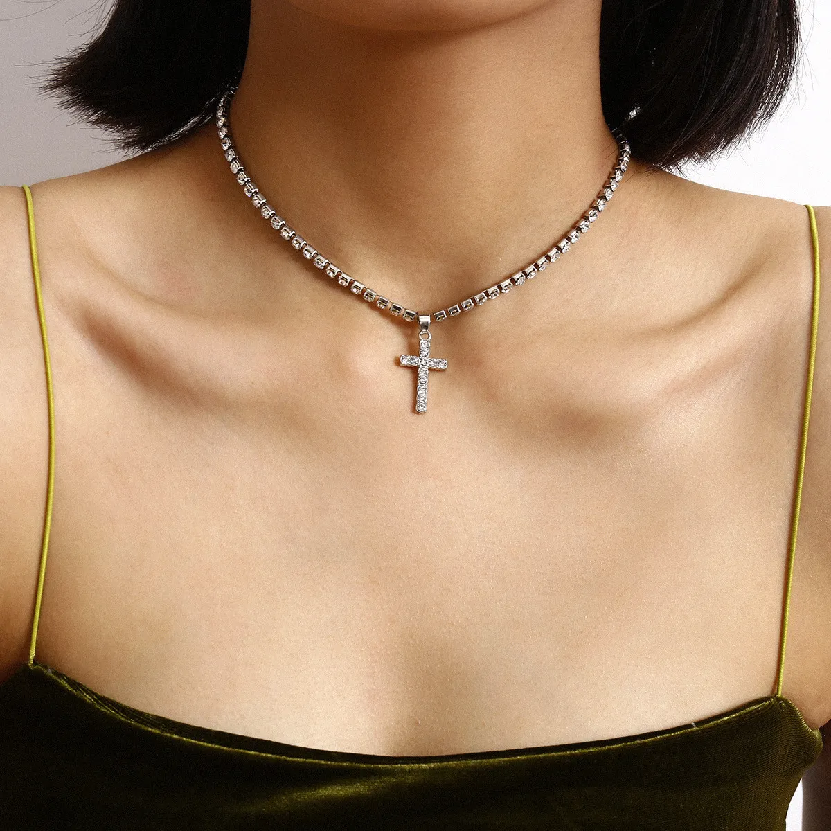 Short Clavicle Necklace With Brick Cross Alloy Snake Chain
