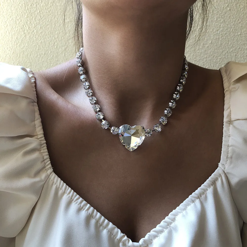 Exaggerated Heart Shaped Pendant Rhinestones Decor Women's Snake Chain Necklace