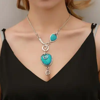 Women Bohemian Snail Shaped Geometric Pendant Necklace Alloy Resin Corn Chain
