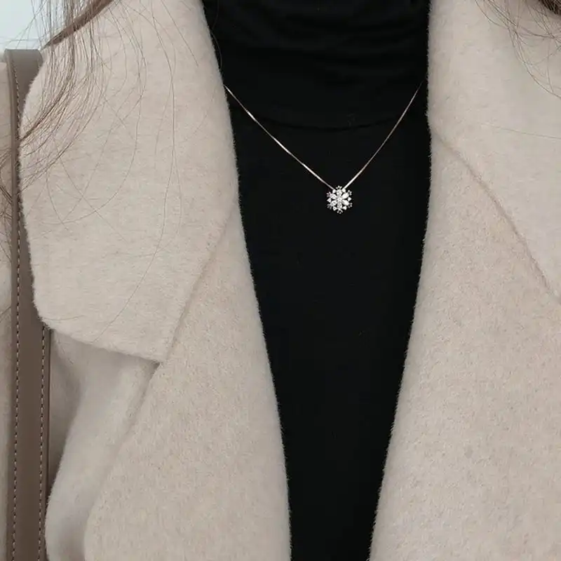 Women Minimalist Silver Snowflake Shaped Pendant Necklace With Blade Chain