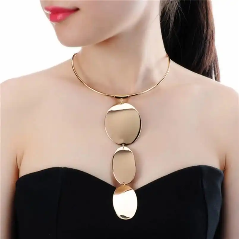 Women Exaggerated Alloy Collar Necklace And Earrings Set