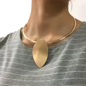 Women Exaggerated Geometric Design Alloy Necklace