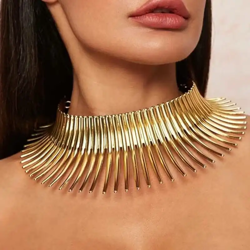 Women Exaggerated Bloom Shaped Design Alloy Geometric Necklace