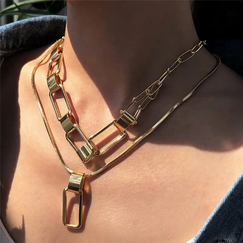 2pcs/set Women Fashion OL Lock Catch Design Multilayer Alloy Necklace Set