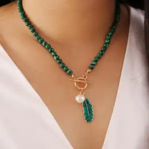 Women Alloy Leaf Pendant Necklace
