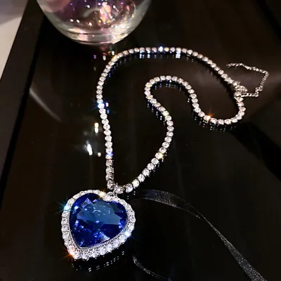 Temperament Heart Shaped Rhinestone Pendant Necklace