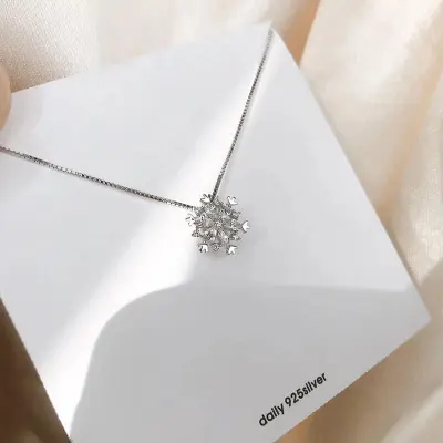 Women Fashion Snowflake Rhinestone Alloy Necklace with Bamboo Chain