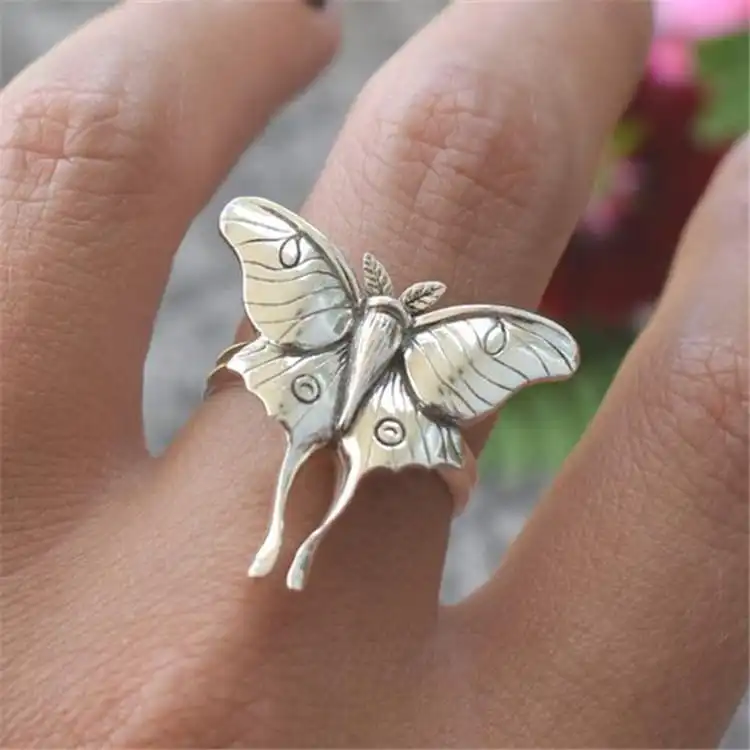 Women Retro Butterfly Design Alloy Ring