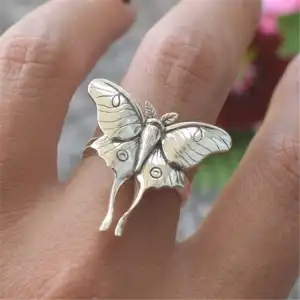 Women Retro Butterfly Design Alloy Ring