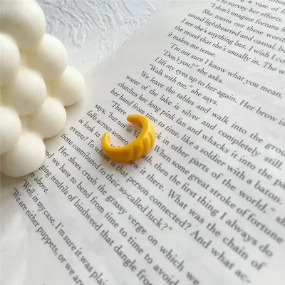 Women Vintage Geometric Design Resin Ring