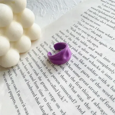 Women Vintage Geometric Design Resin Ring