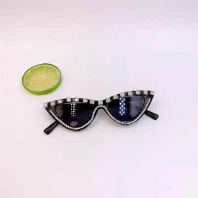 Girls Fashion Diamond Decor Triangle Frame AC Lens Sunglasses Plastic