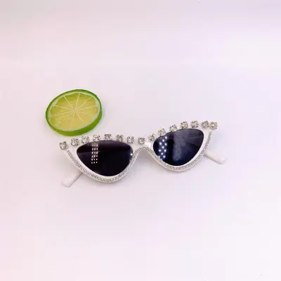 Girls Fashion Diamond Decor Triangle Frame AC Lens Sunglasses Plastic