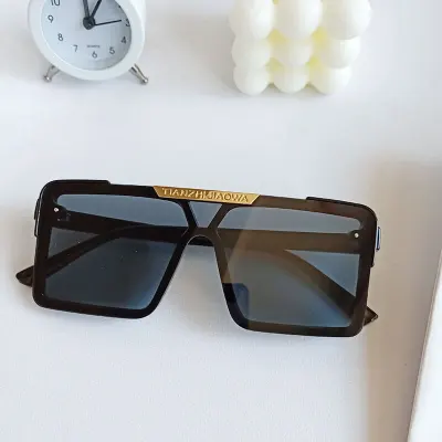 Kids Casual Big Frame Metal Letter Decoration One Piece Sunglasses