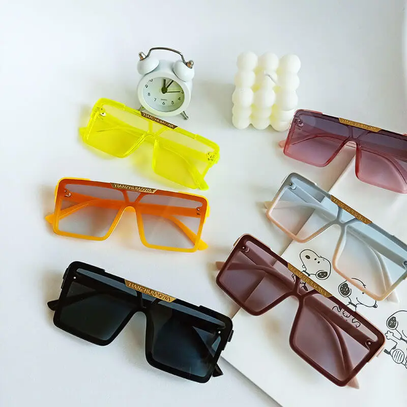 Kids Casual Big Frame Metal Letter Decoration One Piece Sunglasses