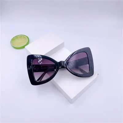 Girls Unique Triangle Frame Pearl Decoration Sunglasses Kids Accessories