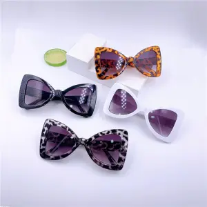 Girls Unique Triangle Frame Pearl Decoration Sunglasses Kids Accessories