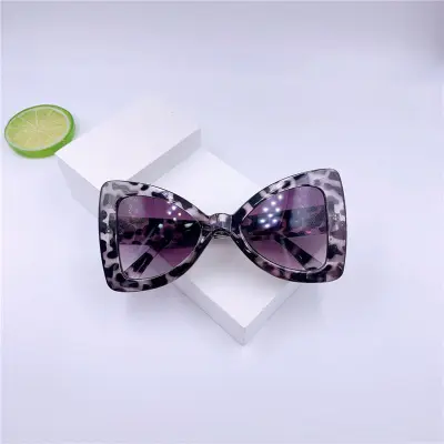 Girls Unique Triangle Frame Pearl Decoration Sunglasses Kids Accessories
