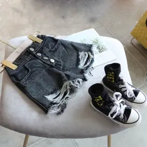 Girls Fashion Single-breasted Hole-design Jean Shorts