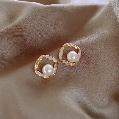 Women Fashion Square Pearl Decorative Alloy Ear Stud